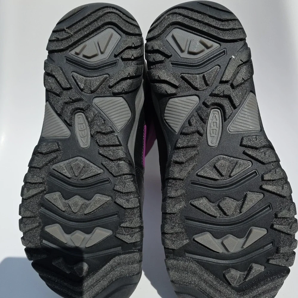 KEEN‎ Youth Puffrider Waterproof Boot Size 6 Insulated Slip In Adjustable Strap